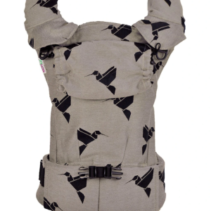 mochila ergonómica MoniLu Uni Start, de color arena con estampado de colibríes negros